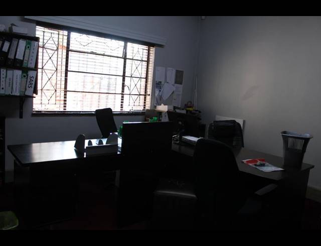 3 BEDROOM HOUSE FOR SALE IN BEZUIDENHOUT VALLEY